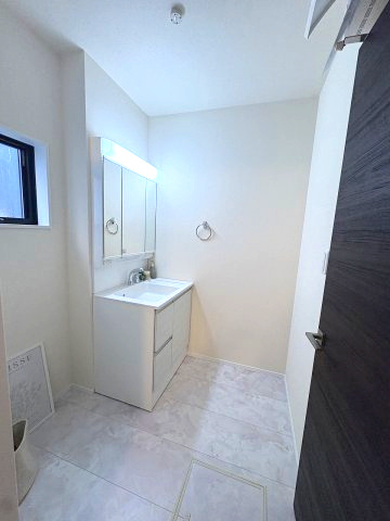 【洗面所】 | 福岡市東区若宮4丁目第3　1号棟（全5棟）【仲介手数料無料・0円】 | 現地写真。