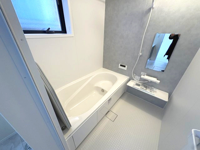 【内装】 | 福岡市東区若宮4丁目第3　4号棟（全5棟）【仲介手数料無料・0円】 | 施工例。浴室です。施工例は完成時と異なる場合があります。