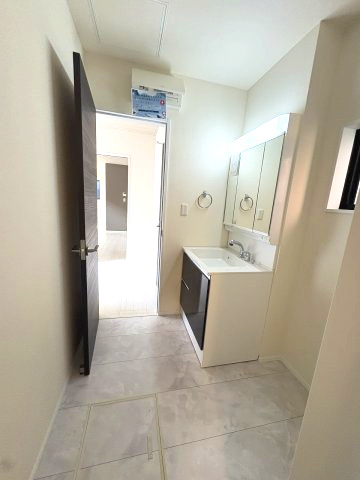 【洗面所】 | 福岡市東区若宮4丁目第3　4号棟（全5棟）【仲介手数料無料・0円】 | 施工例。施工例は完成時と異なる場合があります。