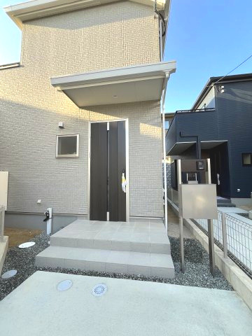 【玄関】 | 福岡市東区若宮4丁目第3　2号棟（全5棟）【仲介手数料無料・0円】 | 施工例。施工例は完成時と異なる場合があります。