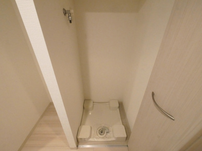 【設備】 | プレサンス難波フィネスト | 洗濯機置き場です
