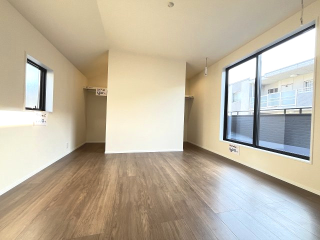 【寝室】 | 福岡市東区若宮4丁目第3　3号棟（全5棟）【仲介手数料無料・0円】 | 現地写真。2階主寝室です。