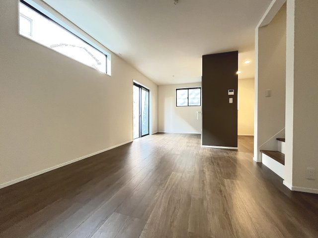 【居間・リビング】 | 福岡市東区若宮4丁目第3　3号棟（全5棟）【仲介手数料無料・0円】 | 現地写真。