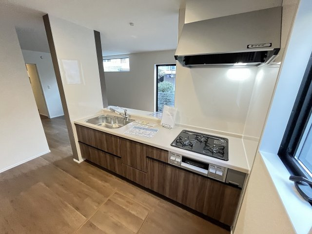 【キッチン】 | 福岡市東区若宮4丁目第3　3号棟（全5棟）【仲介手数料無料・0円】 | 現地写真。
