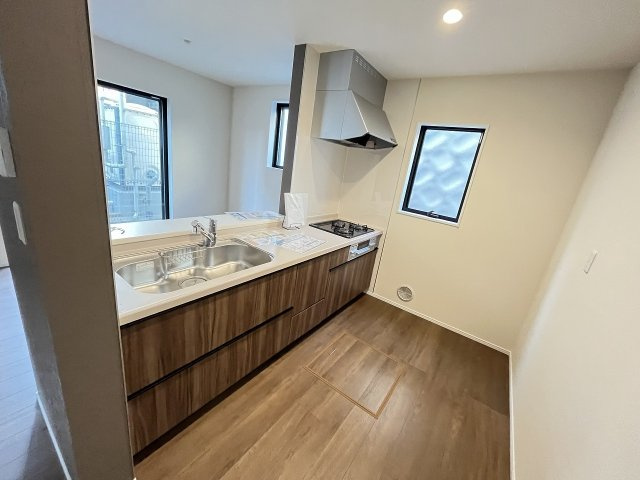 【キッチン】 | 福岡市東区若宮4丁目第3　3号棟（全5棟）【仲介手数料無料・0円】 | 現地写真。