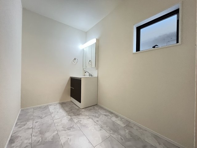 【洗面所】 | 福岡市東区若宮4丁目第3　3号棟（全5棟）【仲介手数料無料・0円】 | 現地写真。