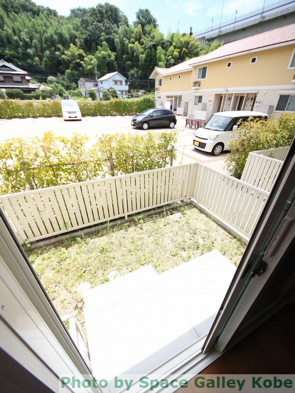 シャルマンハイム　B棟の庭|※同物件の別のお部屋の写真です※

