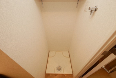 【設備】 | セレニテ難波リアン | 洗濯機置き場です