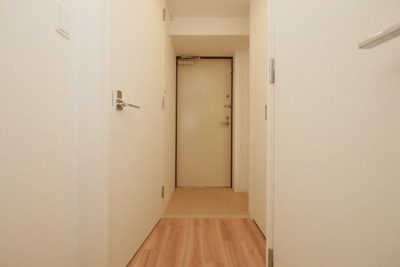 【玄関】 | セレニテ難波リアン | 収納もある玄関です