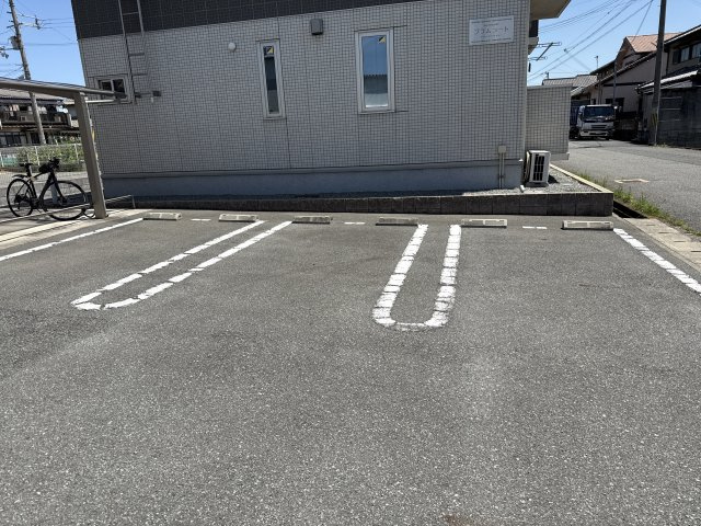 プラムコートの駐車場