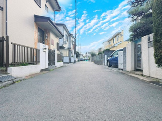 【前面道路含む現地写真】 | ◆前面道路も幅員があり車の運転も安心！前面道路は閑静な住宅地。車通りの少ない道路です。お子様にも安心です。