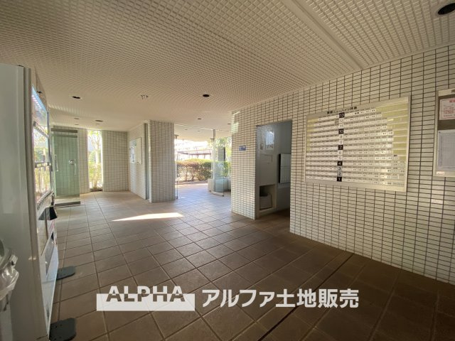 東建ニューハイツ拝島のエントランス