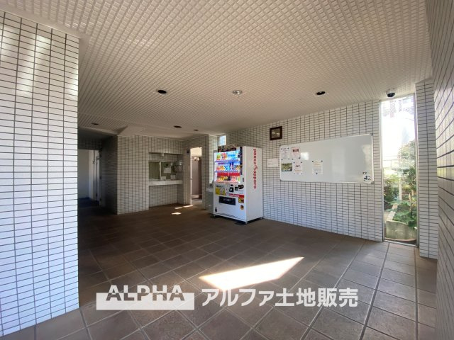 東建ニューハイツ拝島のエントランス