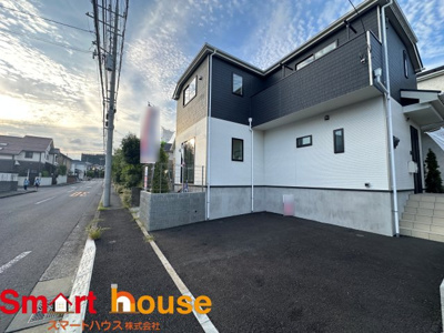 【前面道路含む現地写真】 | 横浜市青葉区荏田西　新築2棟！ | オシャレな外観は、人の目を引くだけではなく自慢したくなりますね！植木を置いたりアレンジは、自由です。自分の好みに仕上げましょう♪