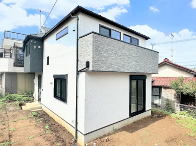 【外観】 | ◇◆青葉区藤が丘1丁目　新築一戸建て◆◇ | ◆堂々たる趣ながら、主張し過ぎずどこか余裕を感じさせるシャープなフォルムで佇む邸宅は、晴天の空と照らし合わせる事で、本来あるべき完成形の姿を見せてくれます。

