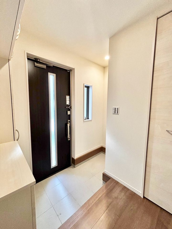 リーブルガーデン高浜市青木町第5　全9棟　新築戸建の玄関