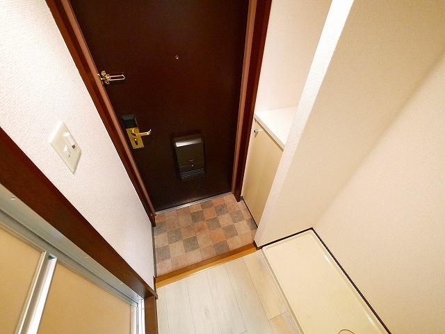 シティパレス富雄北の玄関|明るい玄関です