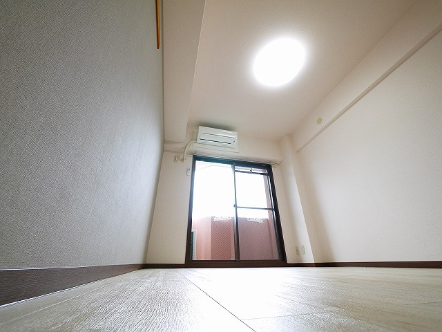 シティパレス富雄北の洋室|コンパクトで使いやすい洋室です