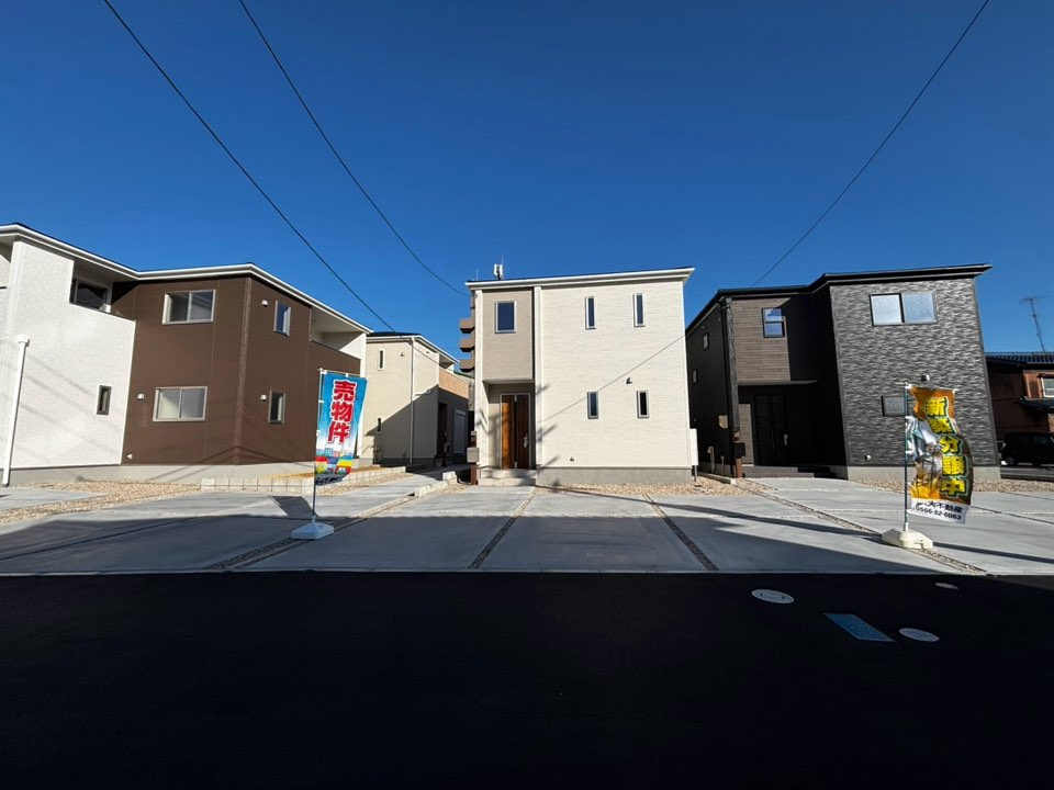 リーブルガーデン高浜市青木町第5　全9棟　新築戸建の前面道路含む現地写真