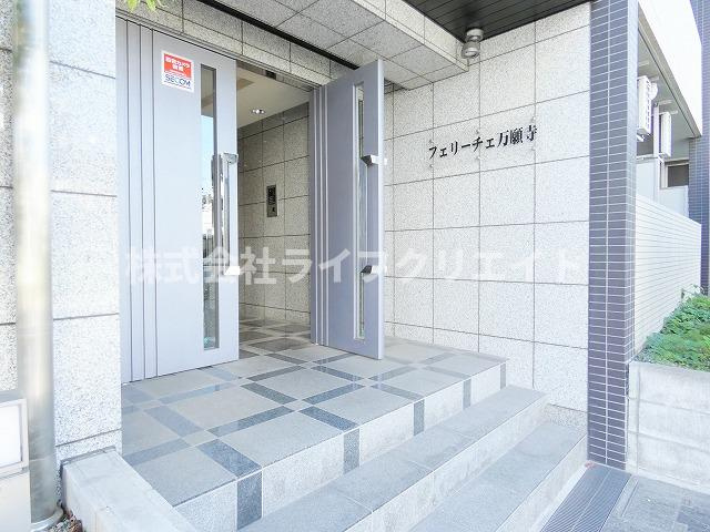 フェリーチェ万願寺のエントランス