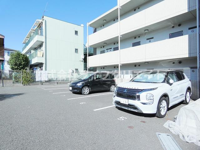 フェリーチェ万願寺の駐車場