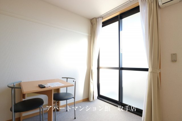 レオパレス天王台の居間・リビング