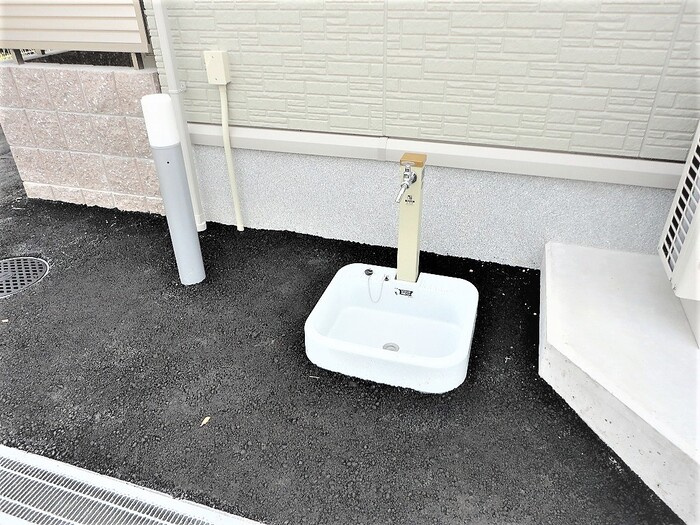 かもべハイムのエントランス|立水栓