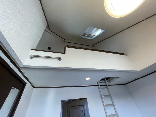 雲雀丘3丁目　戸建のその他|屋根裏數納あります