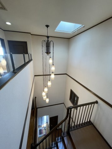 雲雀丘3丁目　戸建のその他|3階まで吹き抜けの造りとなっています。