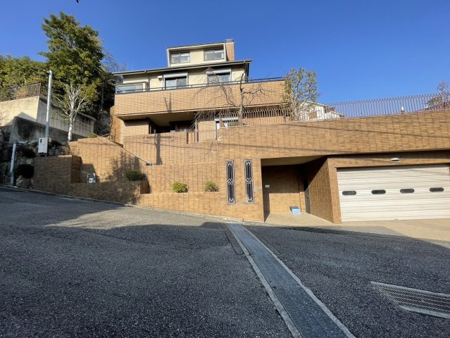 雲雀丘3丁目　戸建の外観|阪急「雲雀丘花屋敷」駅徒歩約9分　邸宅