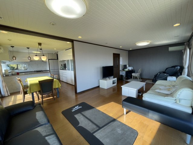 雲雀丘3丁目　戸建の居間・リビング