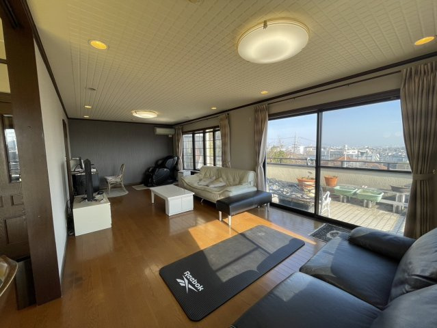 雲雀丘3丁目　戸建の居間・リビング