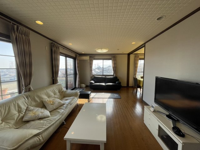 雲雀丘3丁目　戸建の居間・リビング