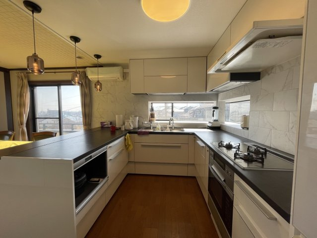 雲雀丘3丁目　戸建のキッチン|海外のようなキッチンです。