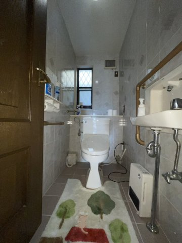 雲雀丘3丁目　戸建のトイレ