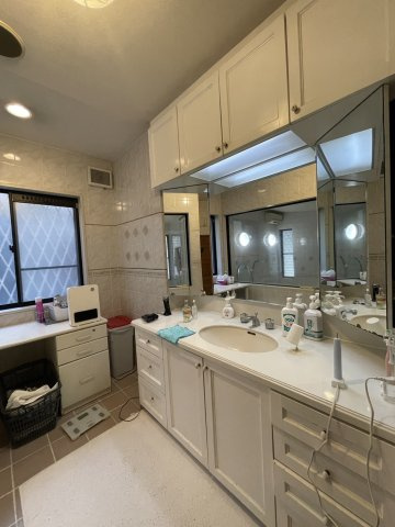 雲雀丘3丁目　戸建の独立洗面台