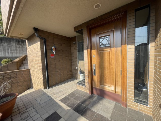 雲雀丘3丁目　戸建の玄関|玄関ドア