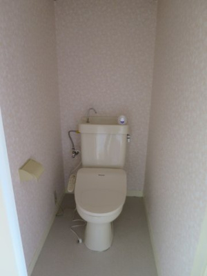 【トイレ】 | コーポ鈴木 | ウオシュレットトイレで使いやすいです。