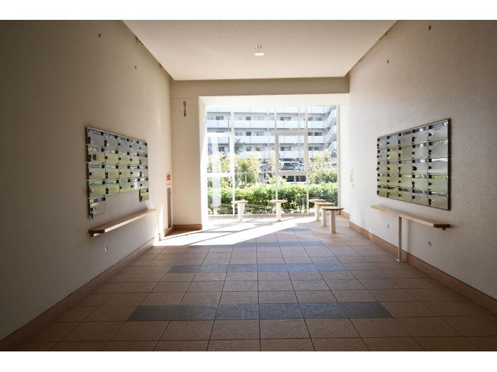 ＵＲひばりが丘パークヒルズ3-1号棟102号室のロビー