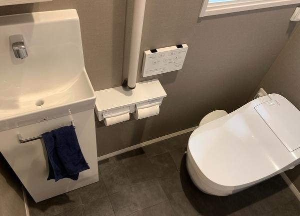 出雲市斐川町上直江中古戸建のトイレ