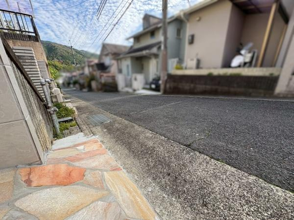 橋本市光陽台１丁目　中古戸建の前面道路含む現地写真