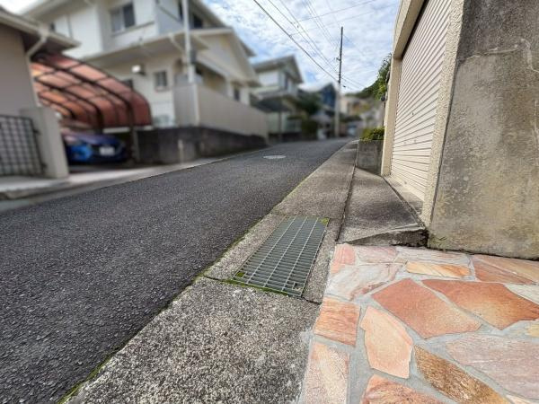 橋本市光陽台１丁目　中古戸建の前面道路含む現地写真