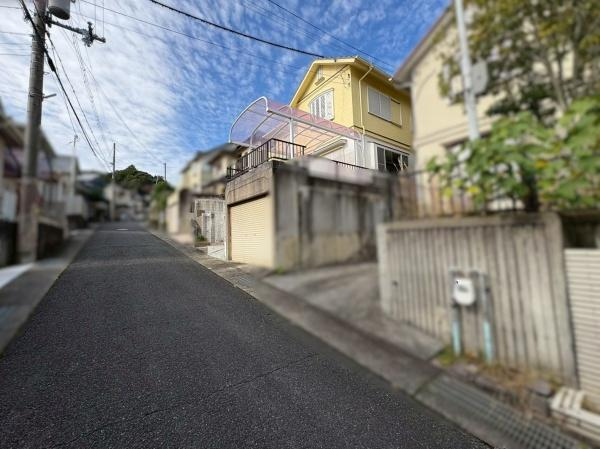 橋本市光陽台１丁目　中古戸建の前面道路含む現地写真