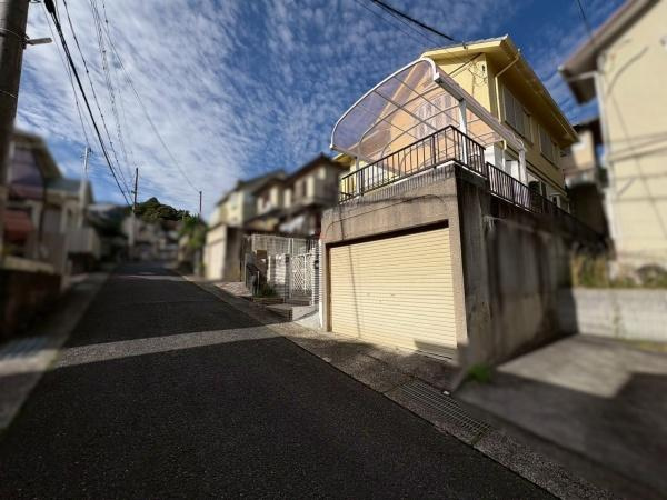 橋本市光陽台１丁目　中古戸建の前面道路含む現地写真