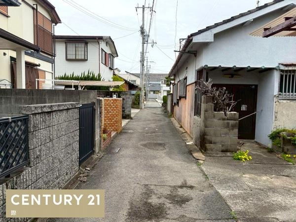 和歌山市西高松2丁目　土地の前面道路含む現地写真