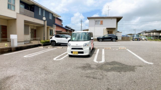 プラシード　カーサⅡの駐車場