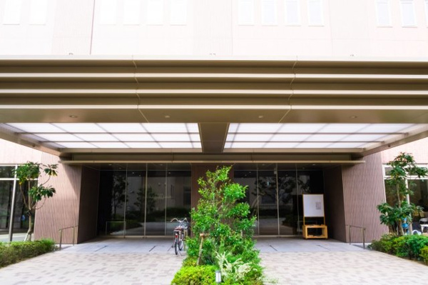  | 【エントランス】左手は居住用エントランス、右手はフラッグスタジオのエントランスです！