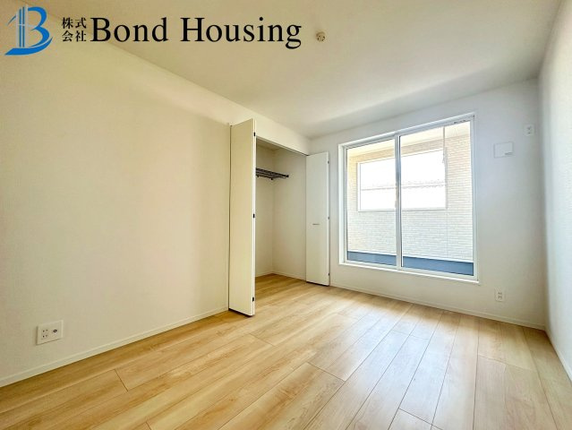 大久保小学校まで徒歩8分　お車2台駐車可能　松陰8期　2号棟の洋室