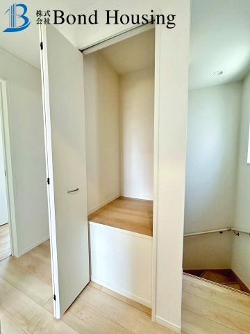 大久保小学校まで徒歩8分　お車2台駐車可能　松陰8期　2号棟の収納