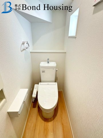 大久保小学校まで徒歩8分　お車2台駐車可能　松陰8期　2号棟のトイレ